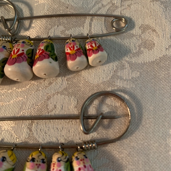 Pair of Vintage Russian Nesting Doll Safety Pins - Picture 7 of 8